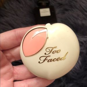 Too faced blush